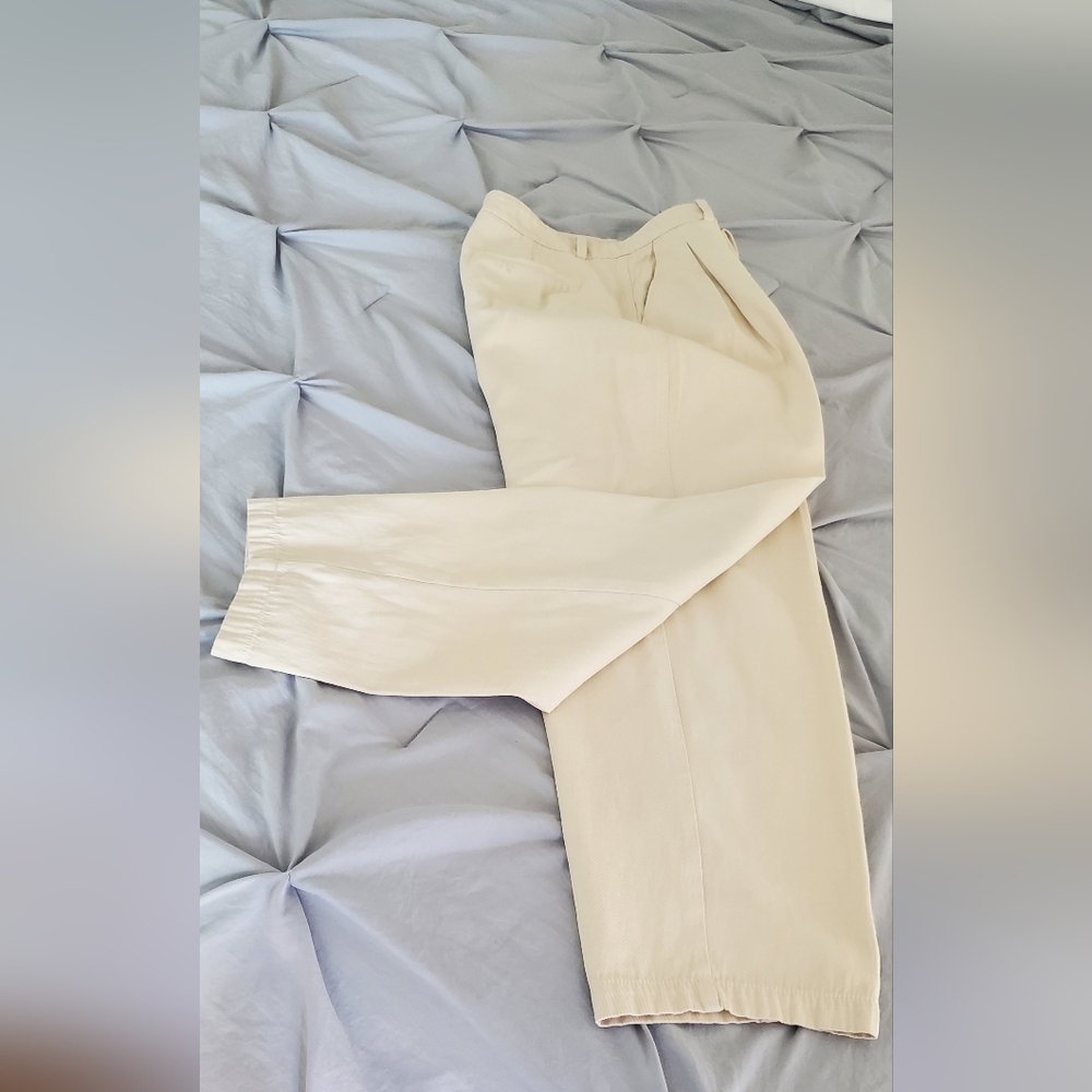 Zara Cropped  Cream Wide Leg Pleated Pants Medium